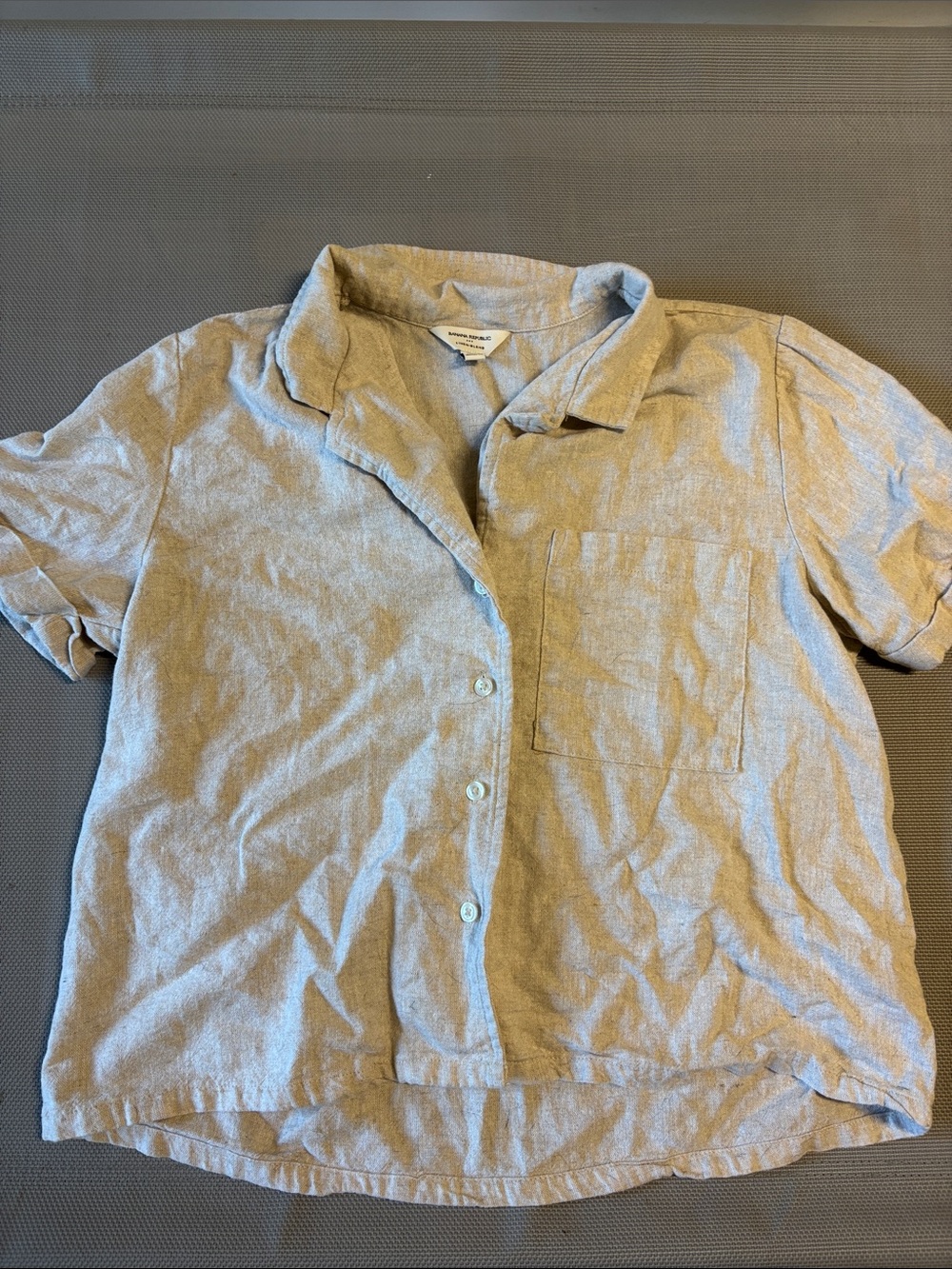 Banana Republic wms L Linen blend Short-Sleeve Button-Up Shirt in Light Gray